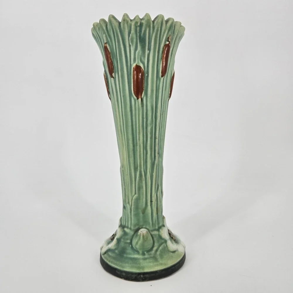 Weller Ardsley Cattail Vase 7.5